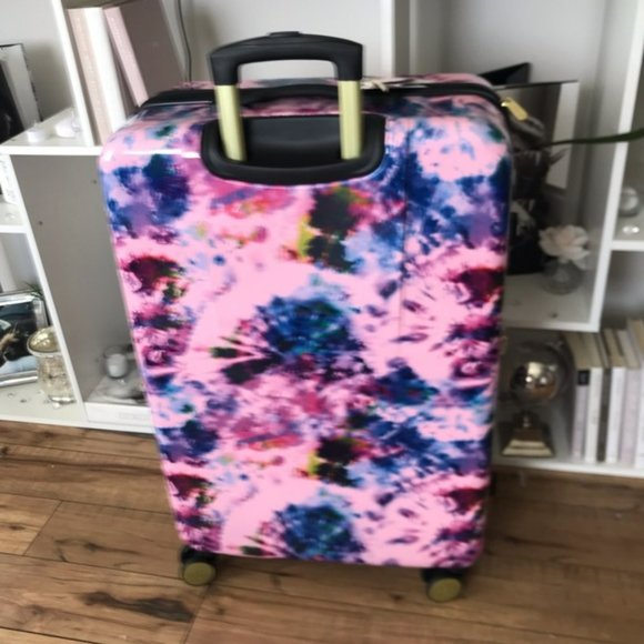 25 Jessica Simpson Tie Dye Hard Luggage 